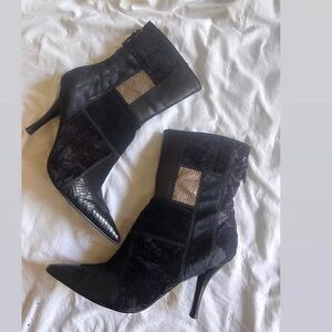 Nine West Black Pointed Toe Patchwork Fur/Velvet/Lace Ankle Boots Size 9M